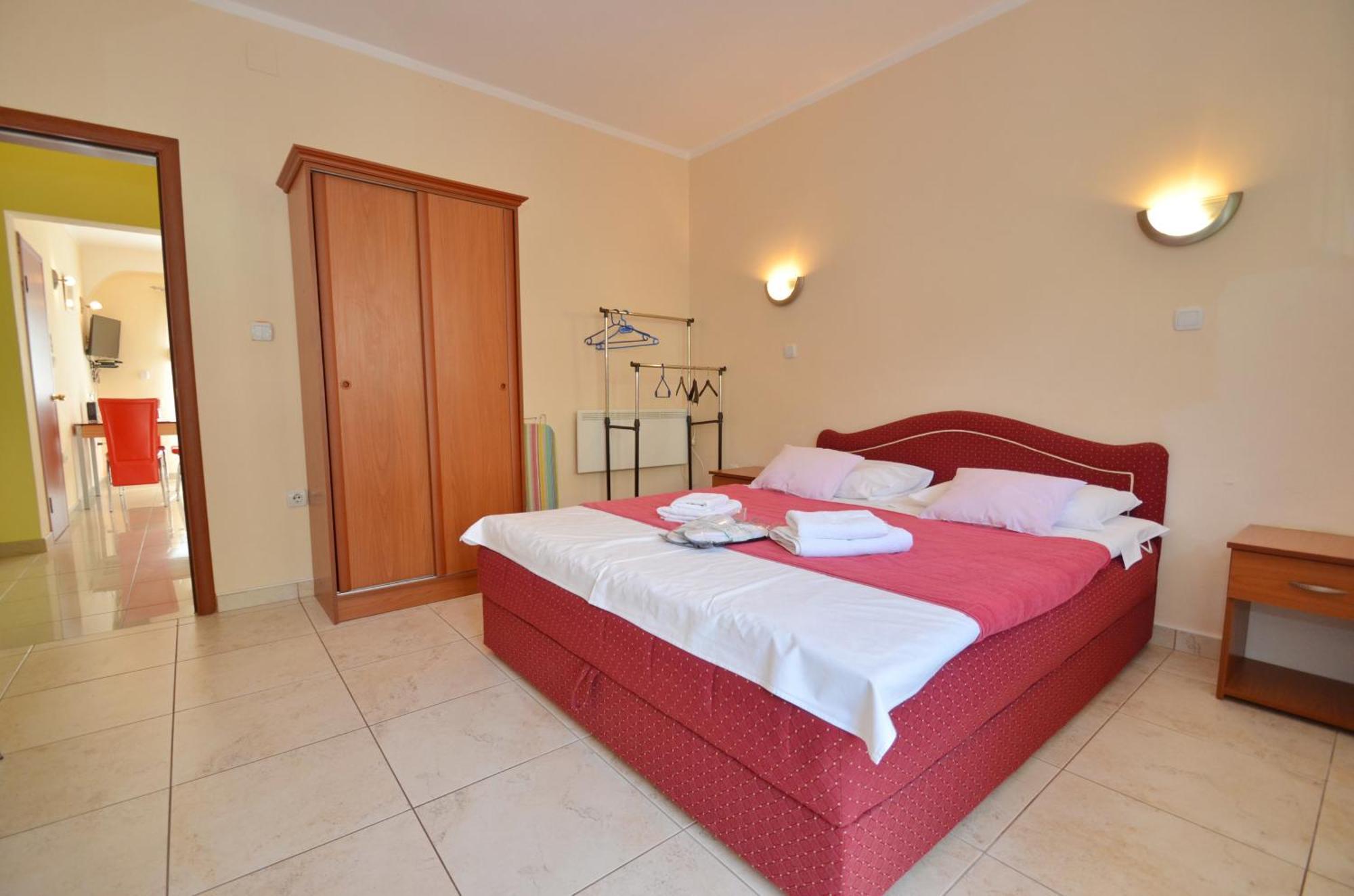 Apartments Dinko Zifra Tivat Exteriör bild