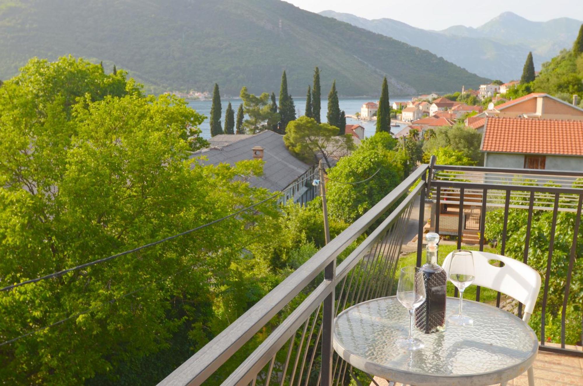 Apartments Dinko Zifra Tivat Exteriör bild