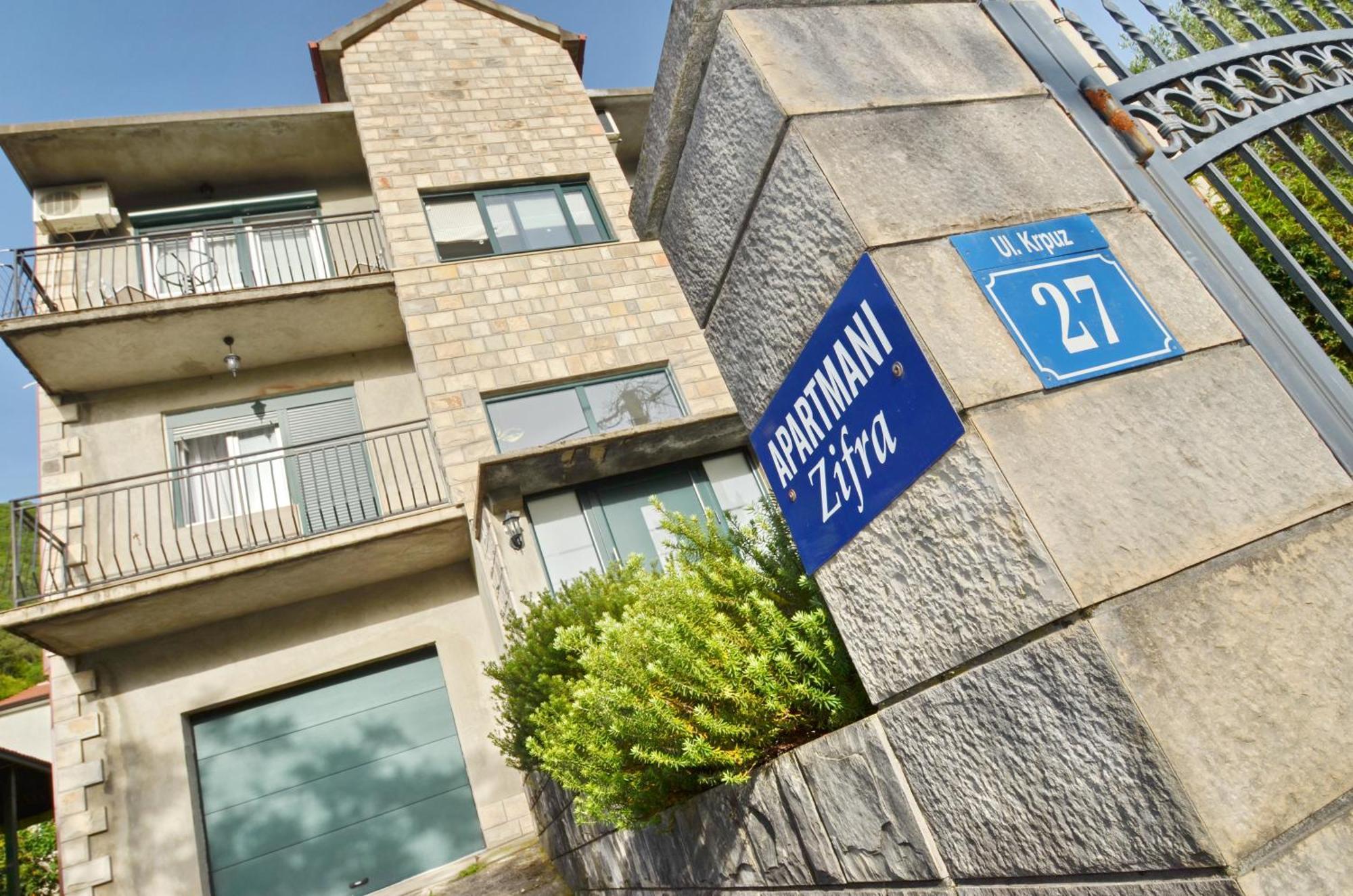 Apartments Dinko Zifra Tivat Exteriör bild