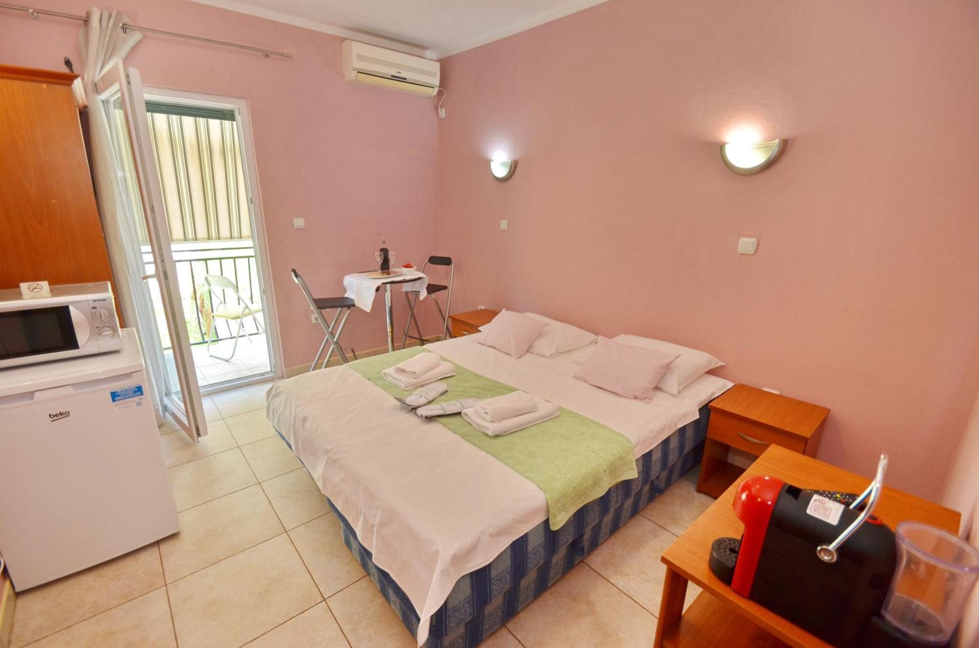 Apartments Dinko Zifra Tivat Exteriör bild