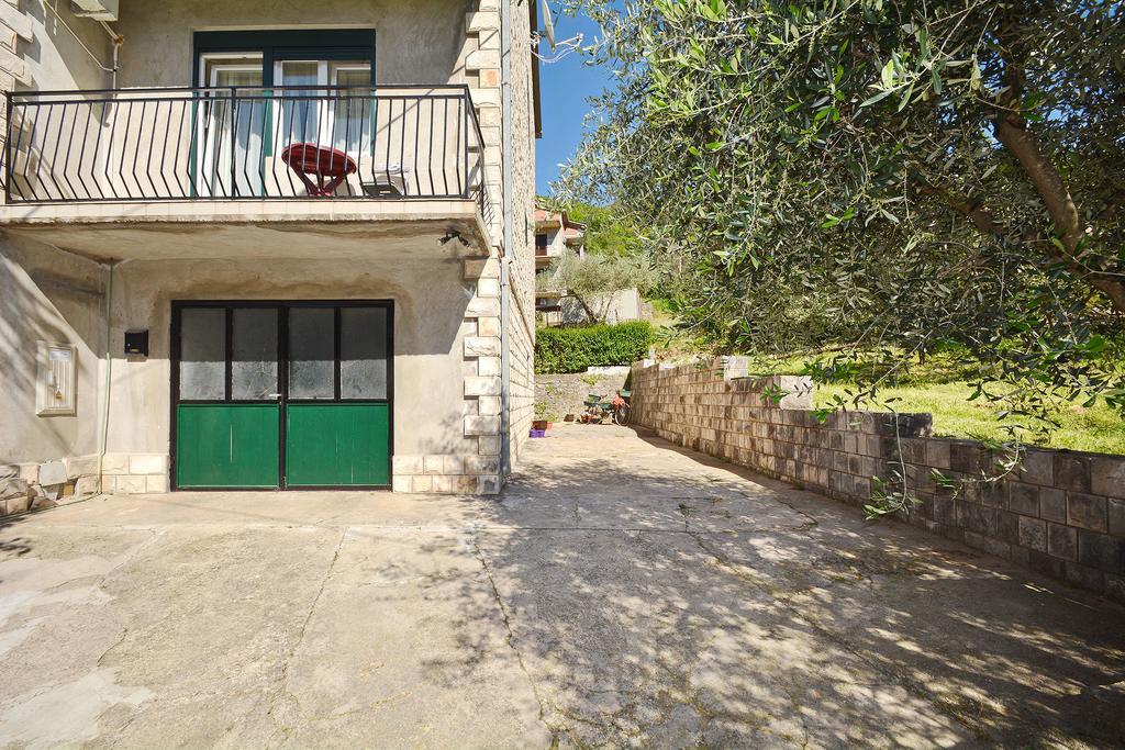 Apartments Dinko Zifra Tivat Exteriör bild