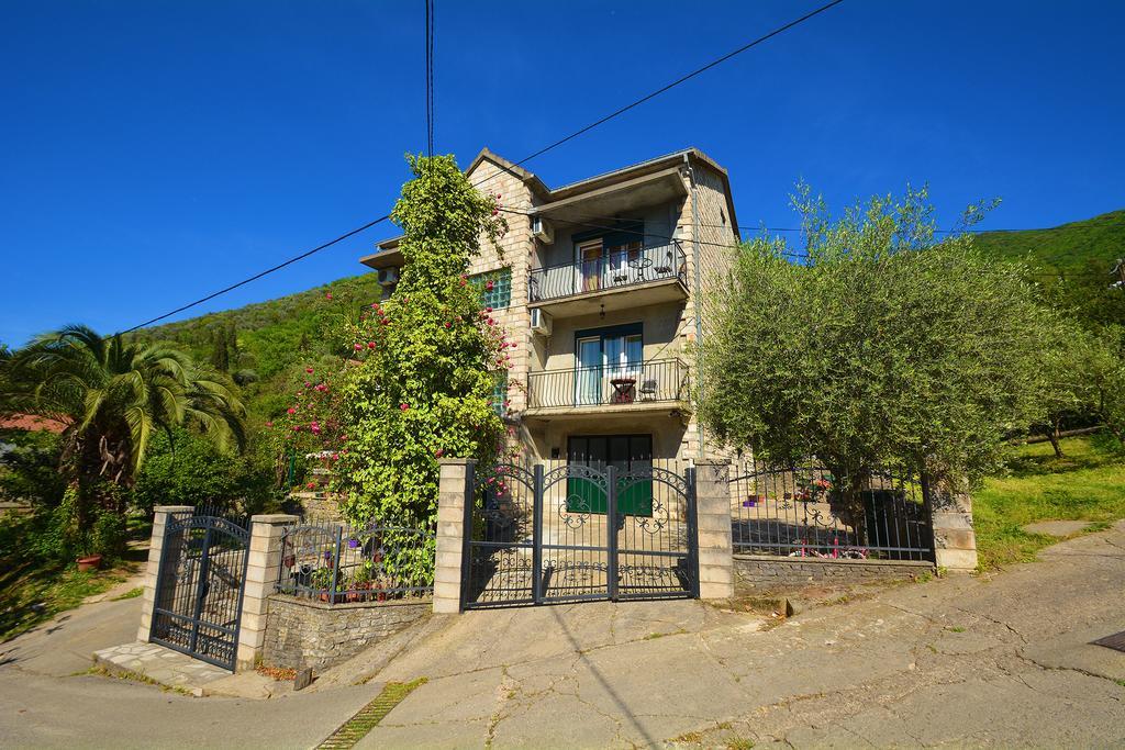 Apartments Dinko Zifra Tivat Exteriör bild
