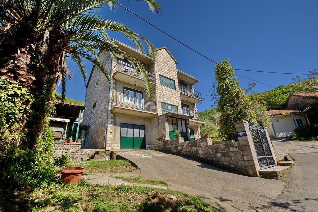 Apartments Dinko Zifra Tivat Exteriör bild